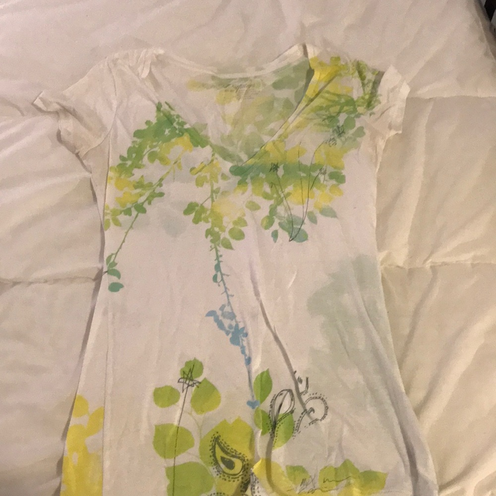 V neck T-shirt.